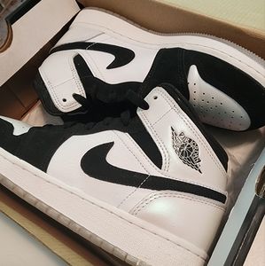 Nike Jordan 1 Mid